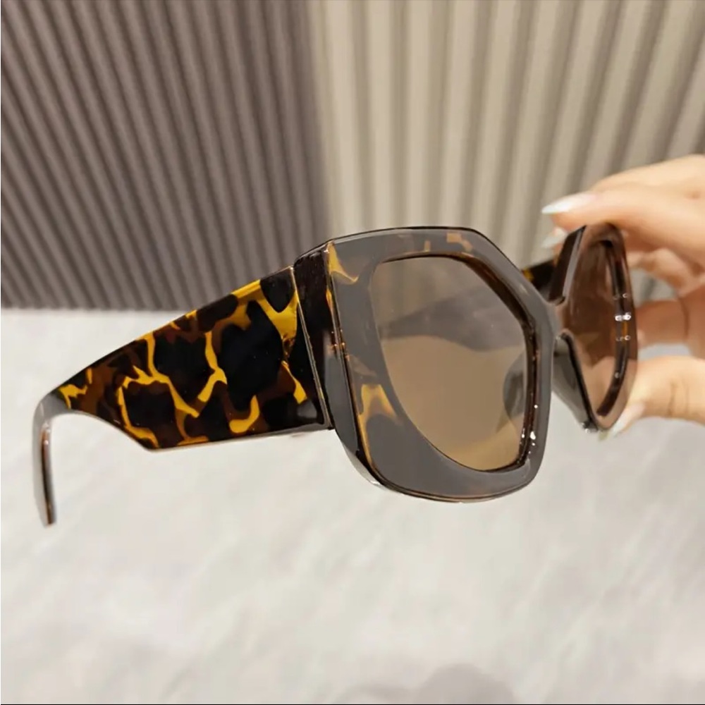 🆕 Trendy Oversized Cat Eye Sunglasses Y2K Creative Unique Design‼️ MOD SQUAD ‼️ - Picture 3 of 16